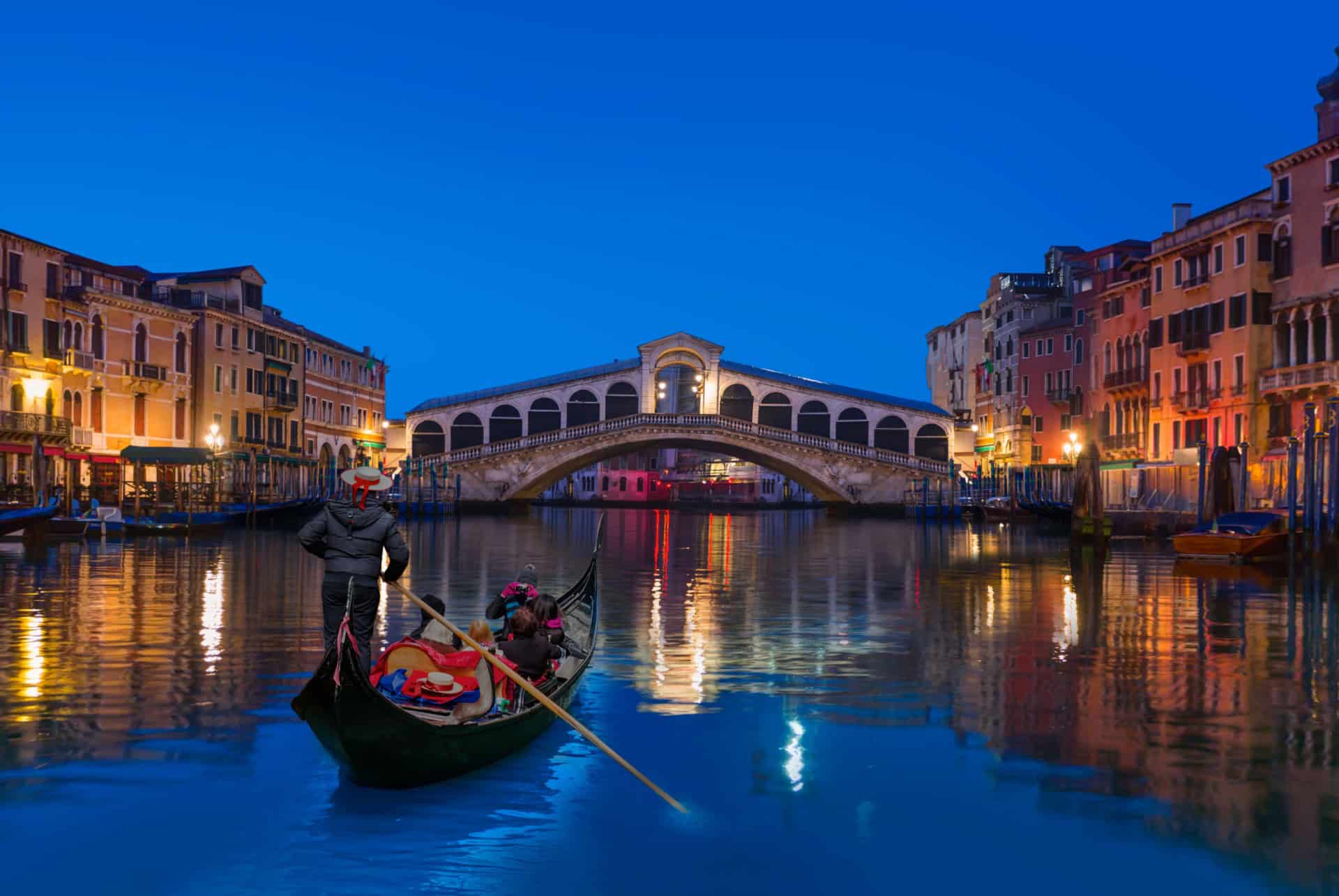 gondole de nuit canaux de venise gondole de nuit canaux de venise