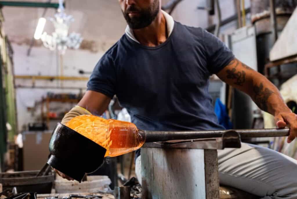 Visite de fabrique de verre avec démonstration