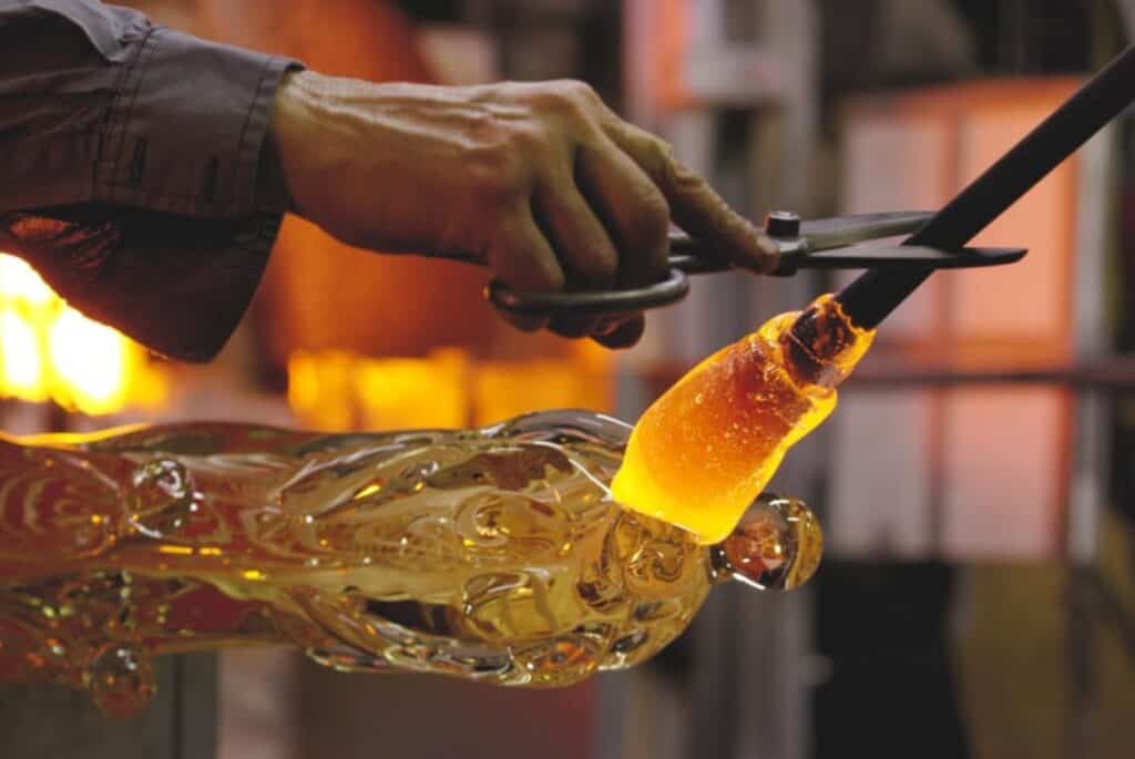 Démonstration de soufflage de verre avec cadeau en verre