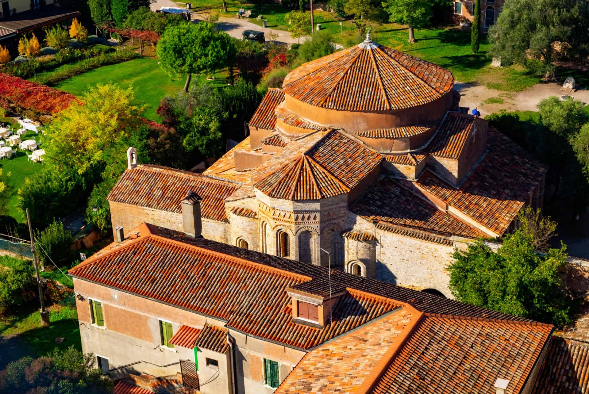 ile de torcello vue aerienne sur la cathedrale ile de torcello vue aerienne sur la cathedrale