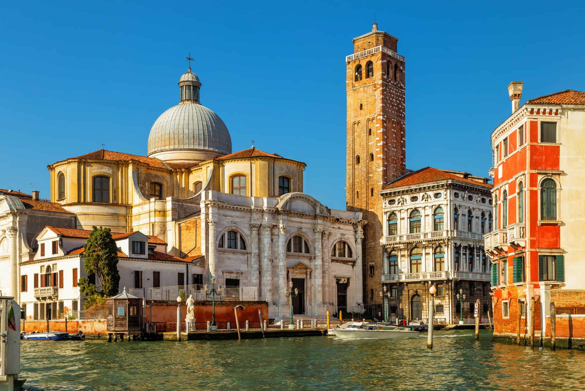 ou dormir a venise en famille eglise dans le quartier de cannaregio a venise en ete