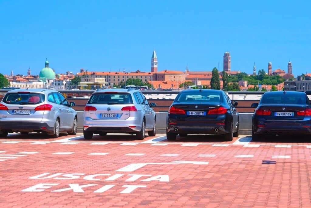 Louez une voiture avec Discover Cars ! 🚗