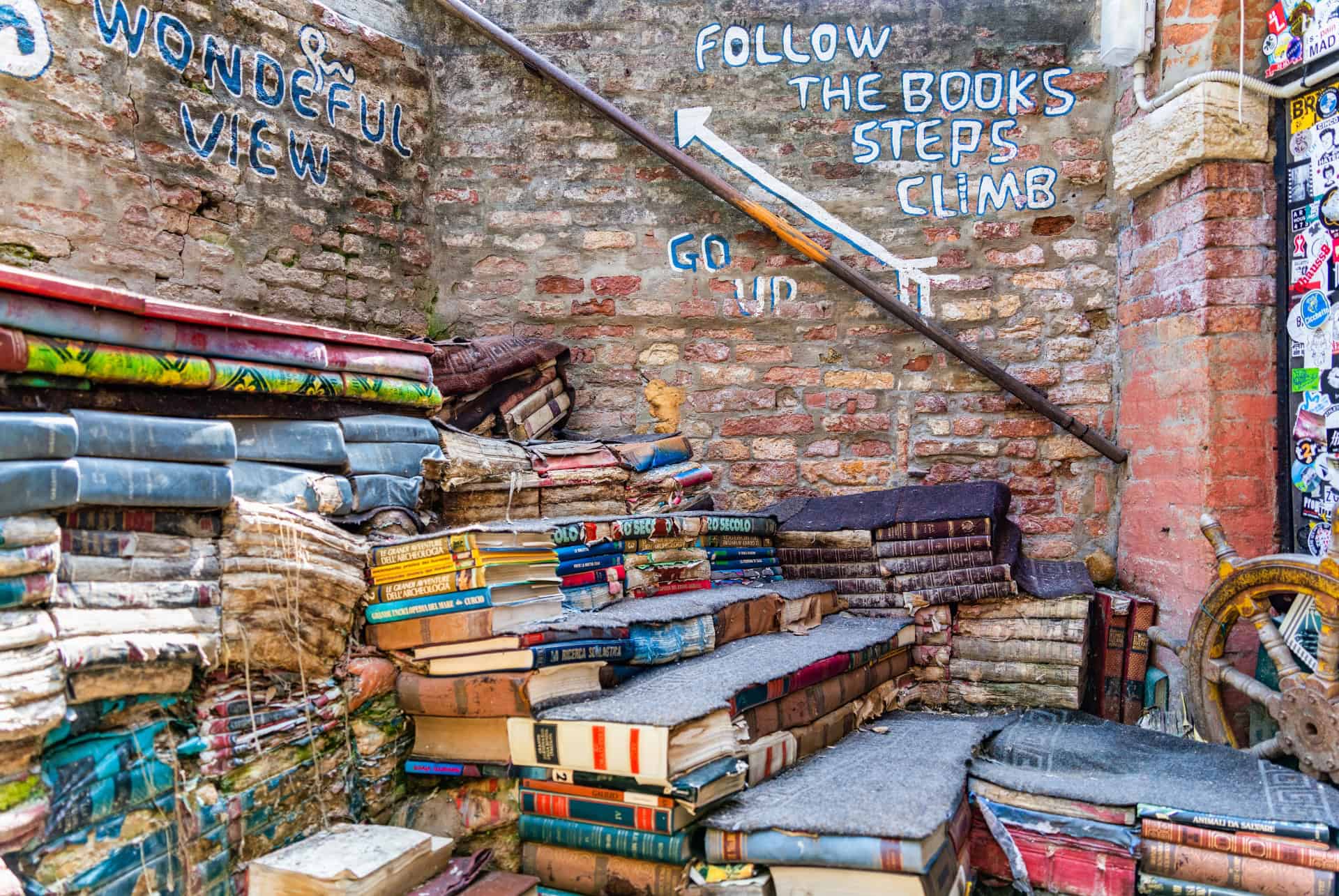 escalier de livres librairie acqua alta escalier de livres librairie acqua alta