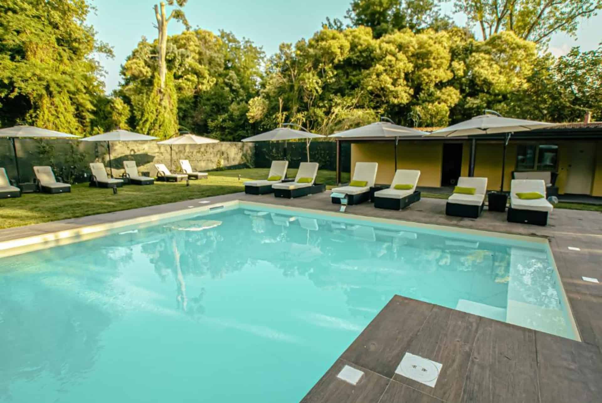 viktoria palace piscine